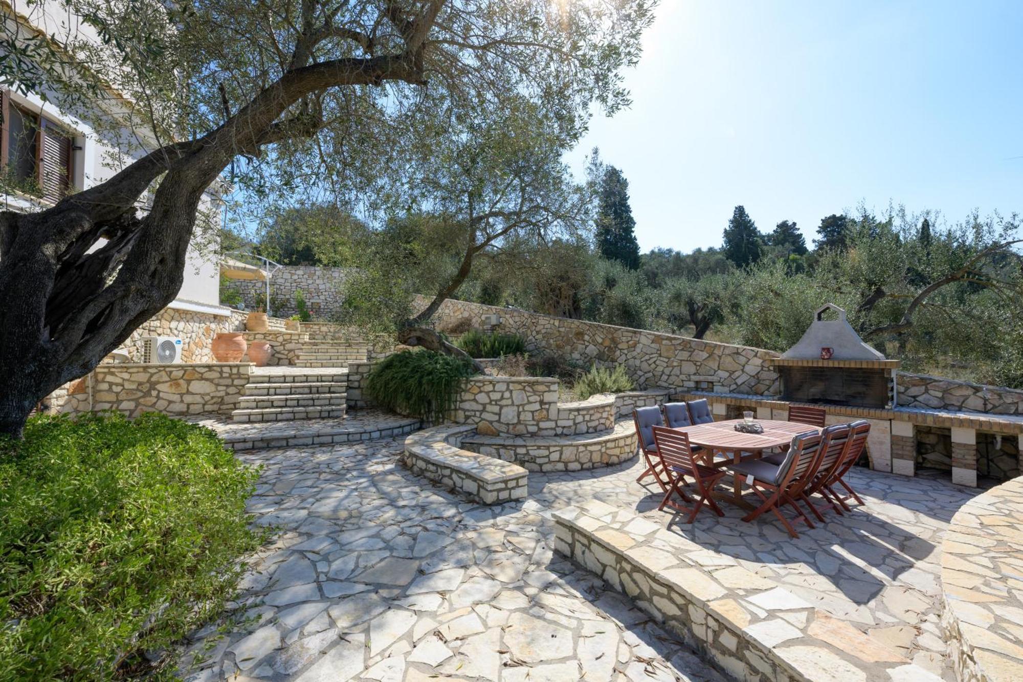 Villa Bougarini Haven Family Villa Rock Pool Oasis Ieromonachos Exterior photo